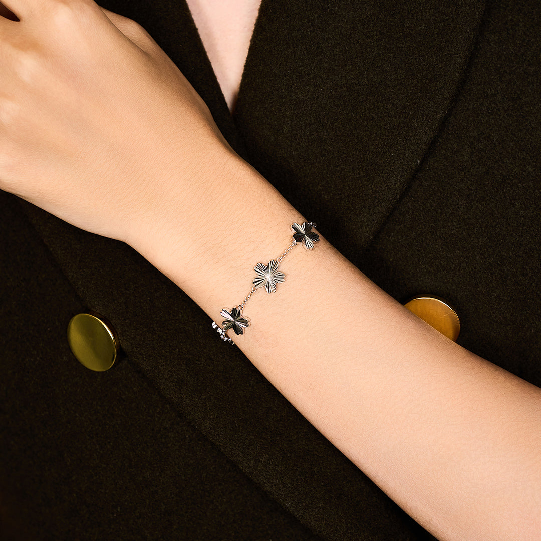 Cherry Blossom Gleam 7-Flower Silver Bracelet (Platinum Plated)