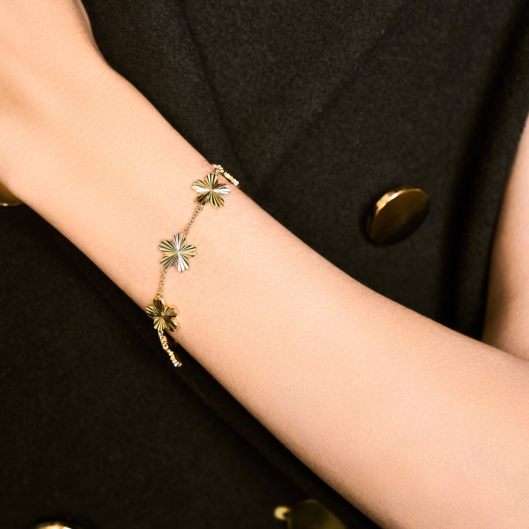 Cherry Blossom Gleam 7-Flower Gold Bracelet (18K Gold Plated)