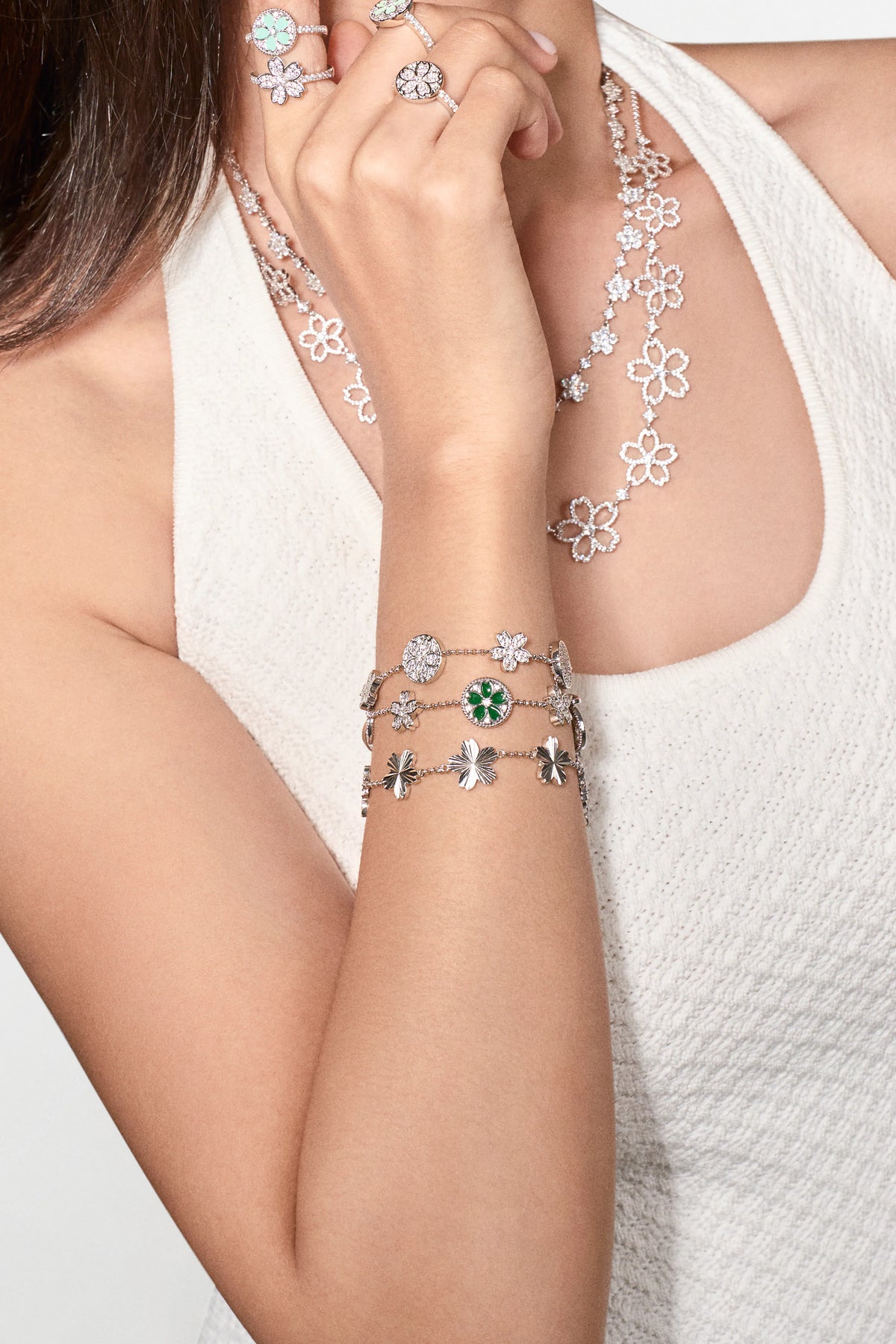 Kirschblüten-Symphonie Pavé 7-Blüten Zirkonia Silberarmband (Platinbeschichtet)
