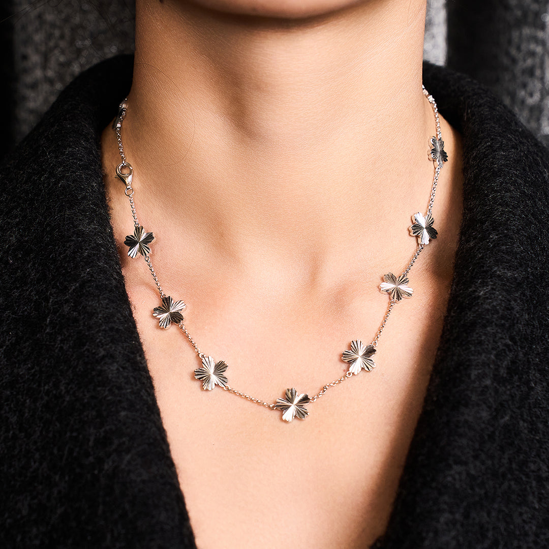 Cherry Blossom Gleam 14-Flower Shine Light Sakura Silver Necklace (Platinum Plated)