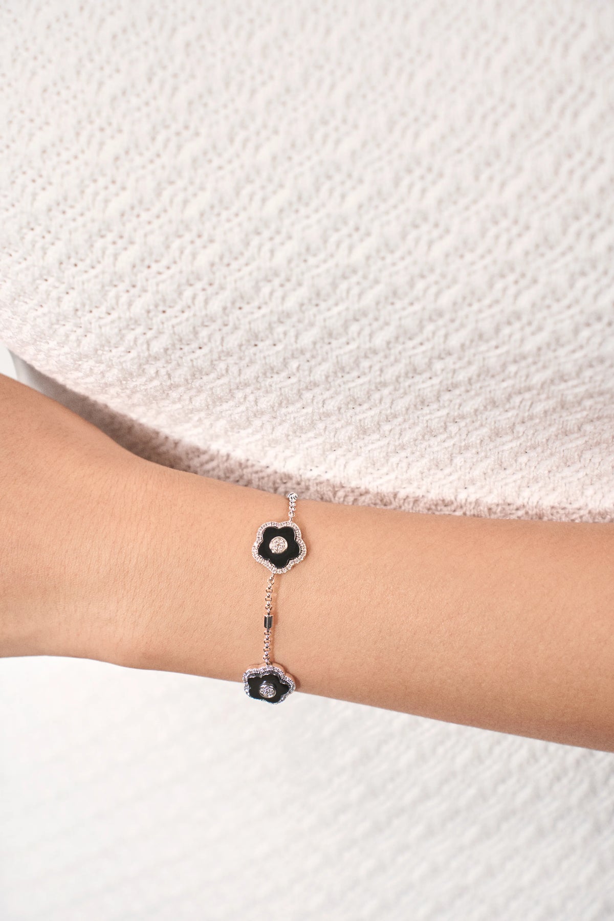 Kirschblüte Keramik Drei Schwarze Keramikblumen Silberarmband Silber Platinplattiert